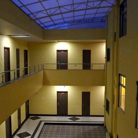 Hotel Varenya Inn Yavatmāl Kültér fotó