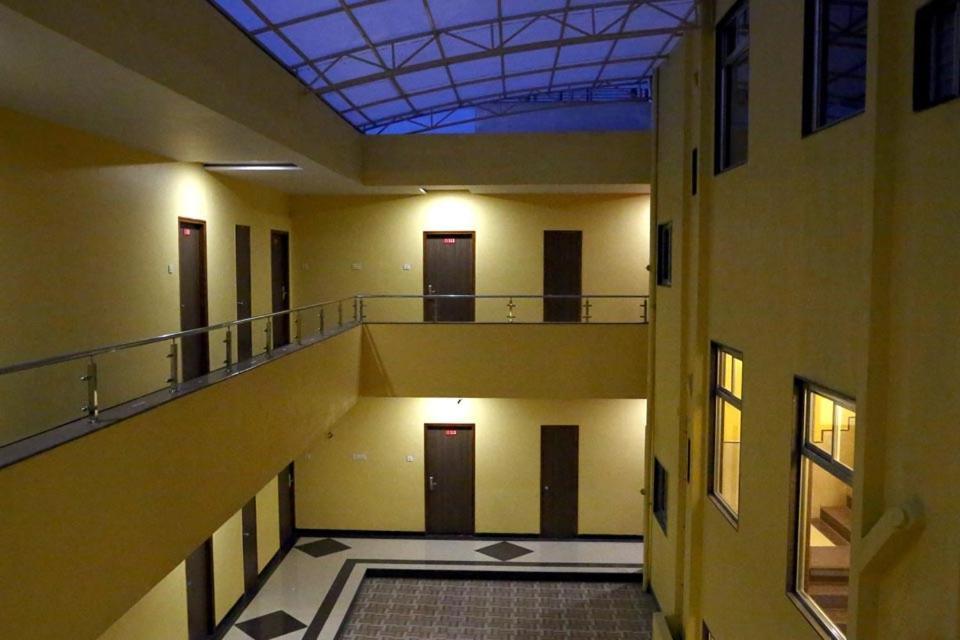 Hotel Varenya Inn Yavatmāl Kültér fotó