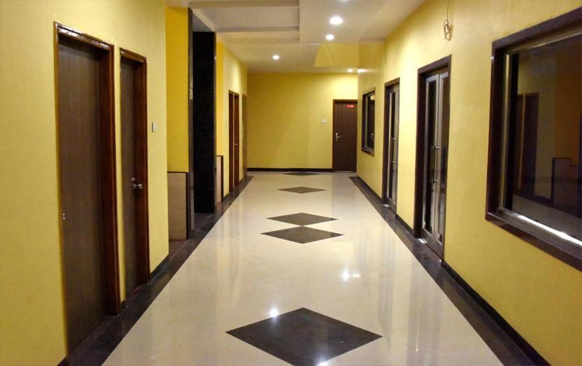 Hotel Varenya Inn Yavatmāl Kültér fotó