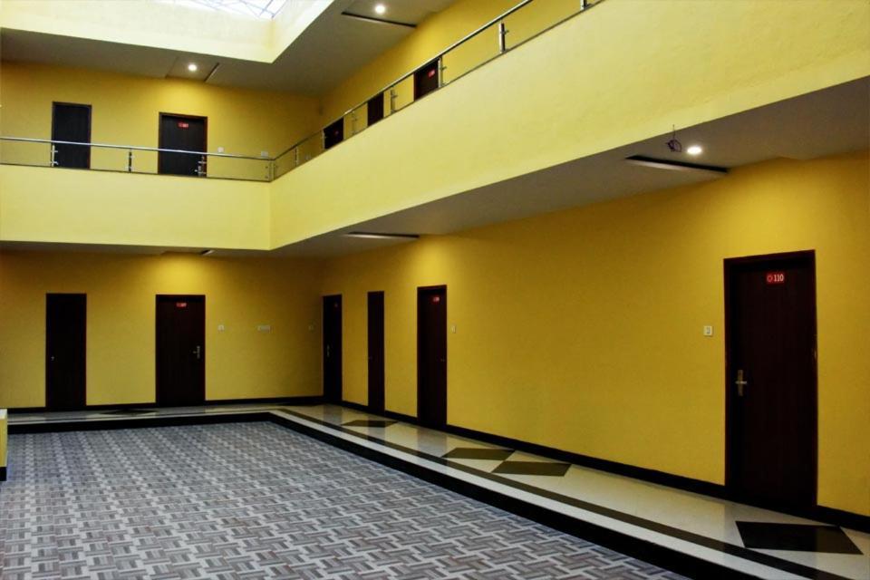 Hotel Varenya Inn Yavatmāl Kültér fotó